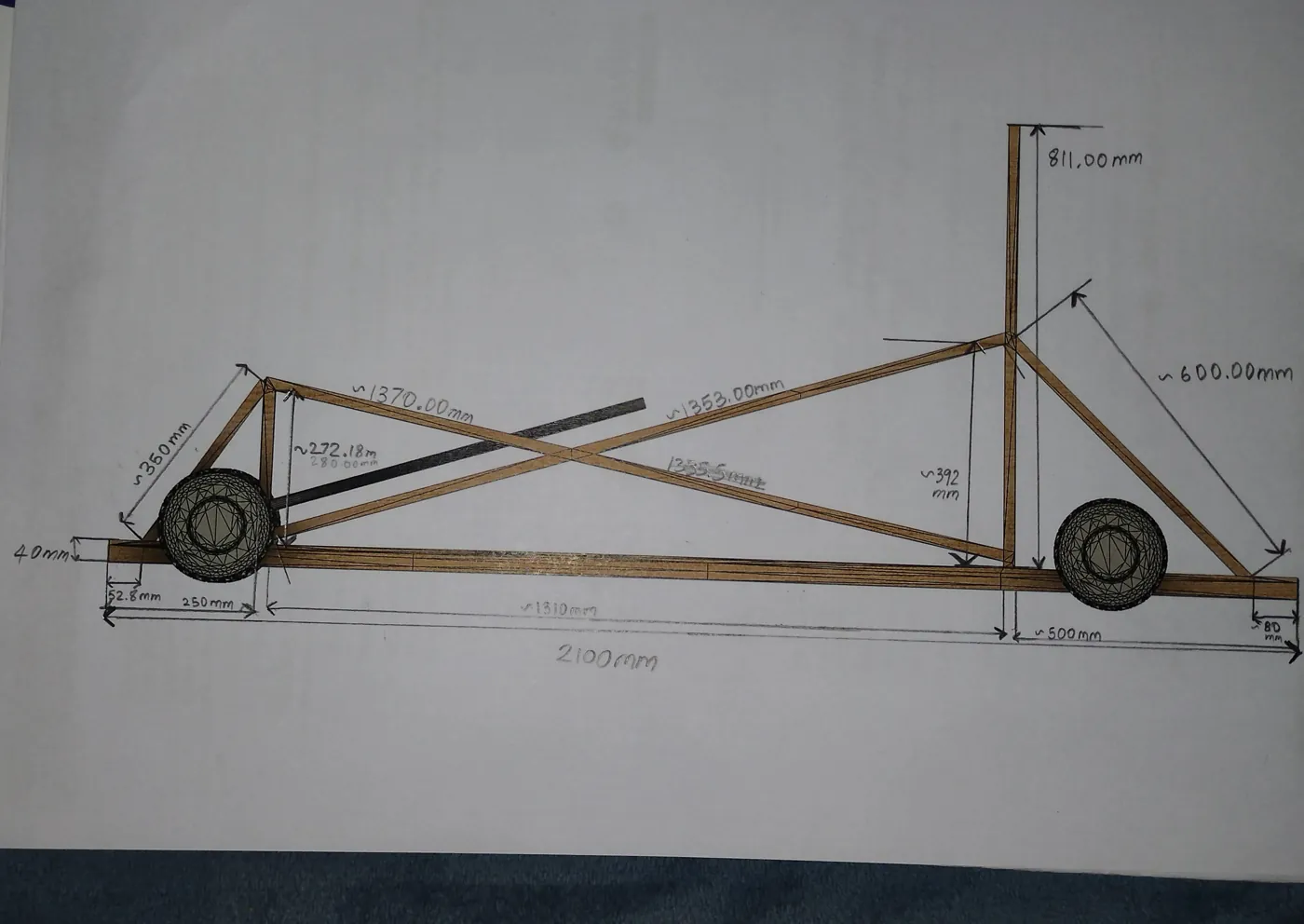 Hand-drawn top view of the chassis showing the seat, wheels, controller and ESP32 placement